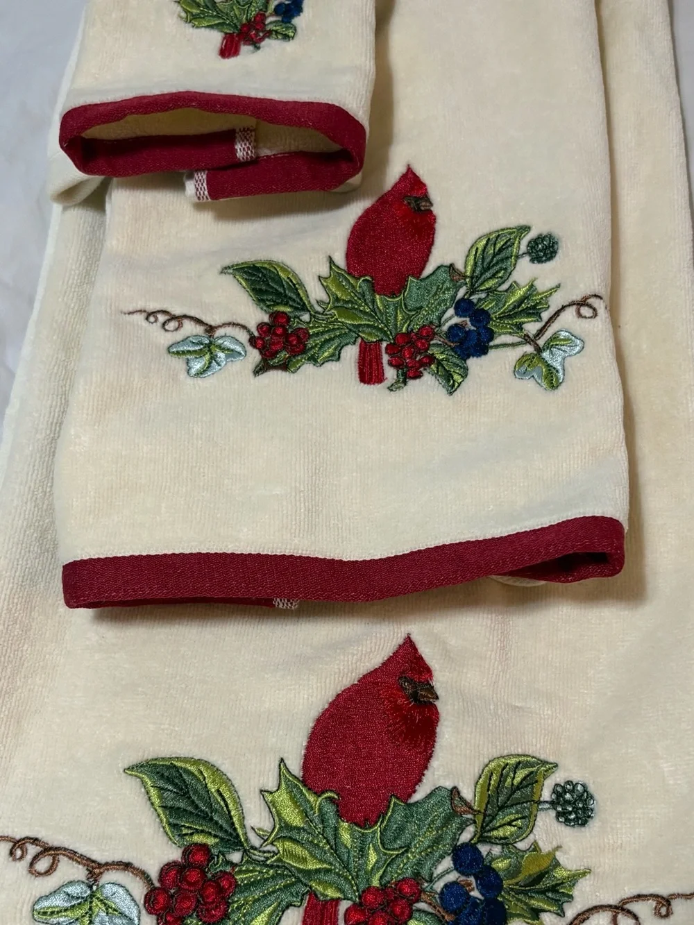 Portmeirion 100% Cotton Cream & Striking Red Cardinal Set of 3 Towels